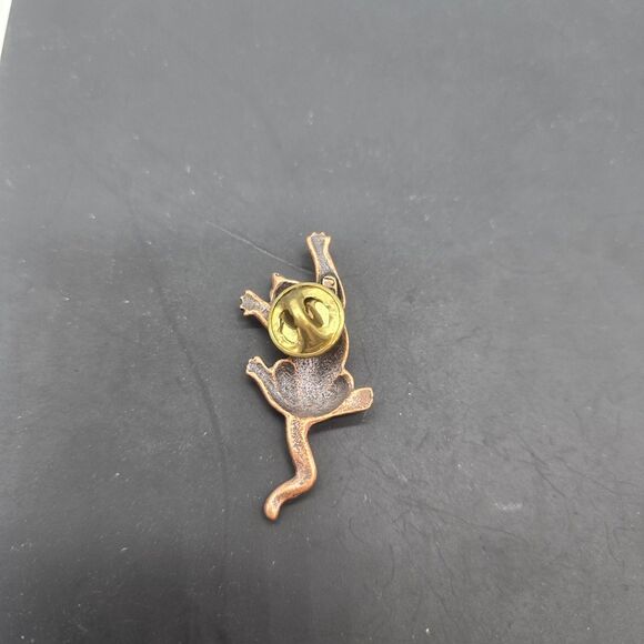 Vintage Climbing Cat Brooch Pin signed JJ Jonette 1988 Bronze Metal - Picture 2 of 4